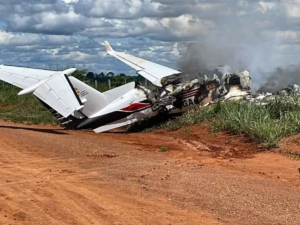 Chamas no Pouso, Alívio na Terra: Avião com Parlamentares Sofre Pane e Evacuação em Rondônia