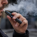 Uma única sessão com tabaco aquecido já pode provocar danos aos vasos sanguíneos e ao DNA, aponta estudo